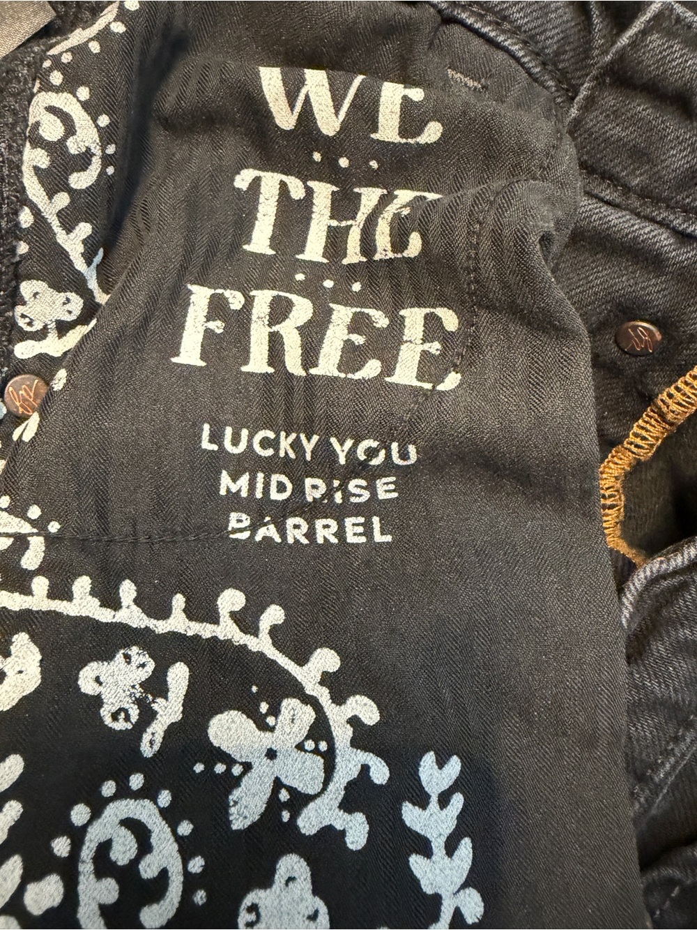 We The Free Lucky You Mid Rise Barrel Jeans Short Inseam. - Picture 6 of 9